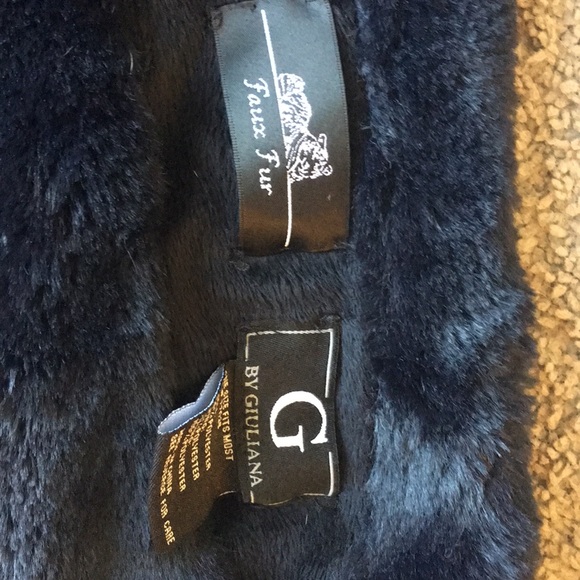 Black faux fur scarf - Picture 2 of 3